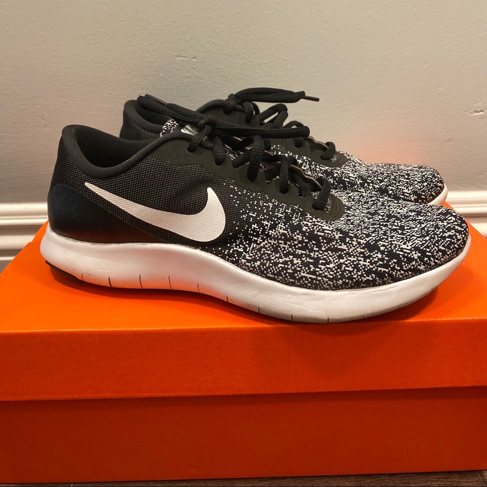 Nike - Flex Contact Sneaker